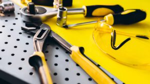 herramientas industriales Atorm - multiples de color amarillo