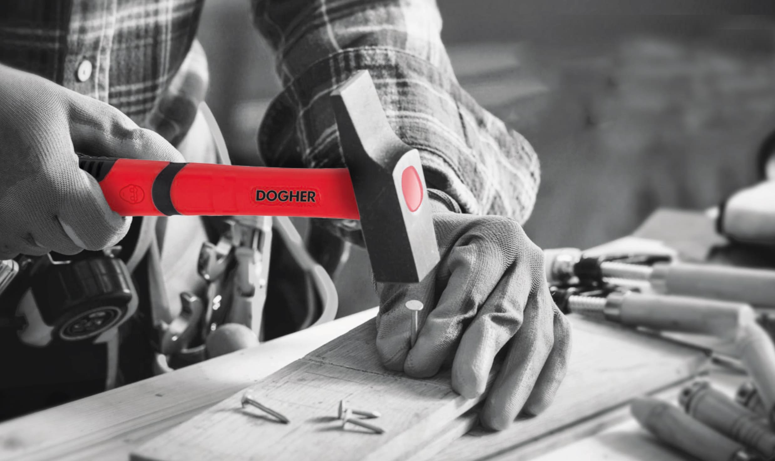 herramientas industriales Dogher - Profesional utilizandolo